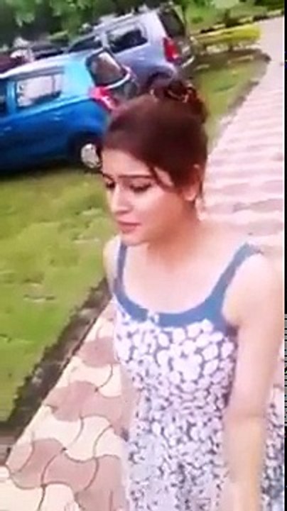 Bahut sohni awaz aa kudi diya