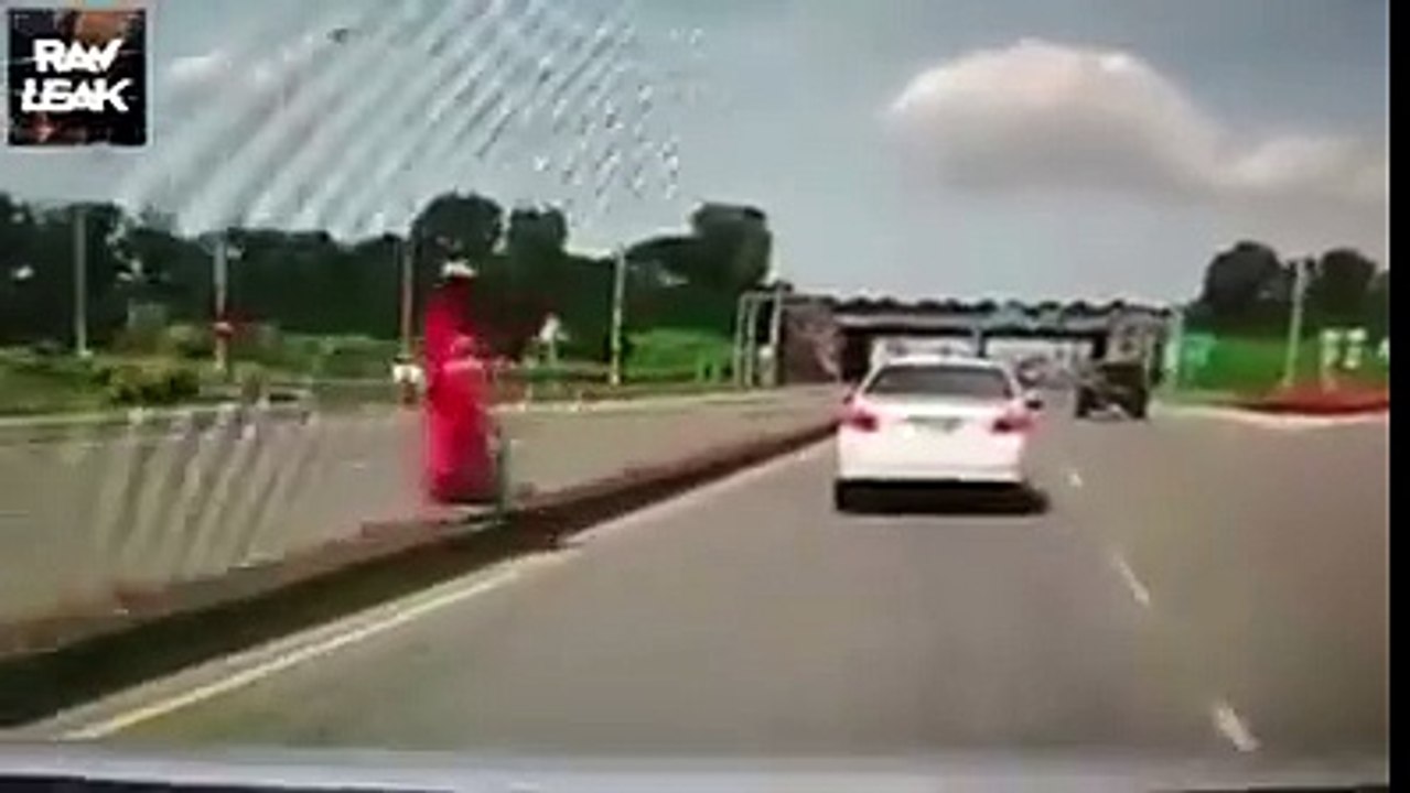 OMG High Speed Car Crash
