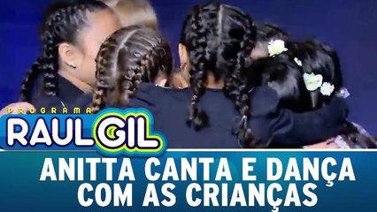 Anitta canta e dança com as meninas do Eu e as Crianças