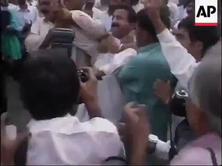 Naseem Zahra Played the Video of Mushahidullah Beating By Police During Musharraf Era