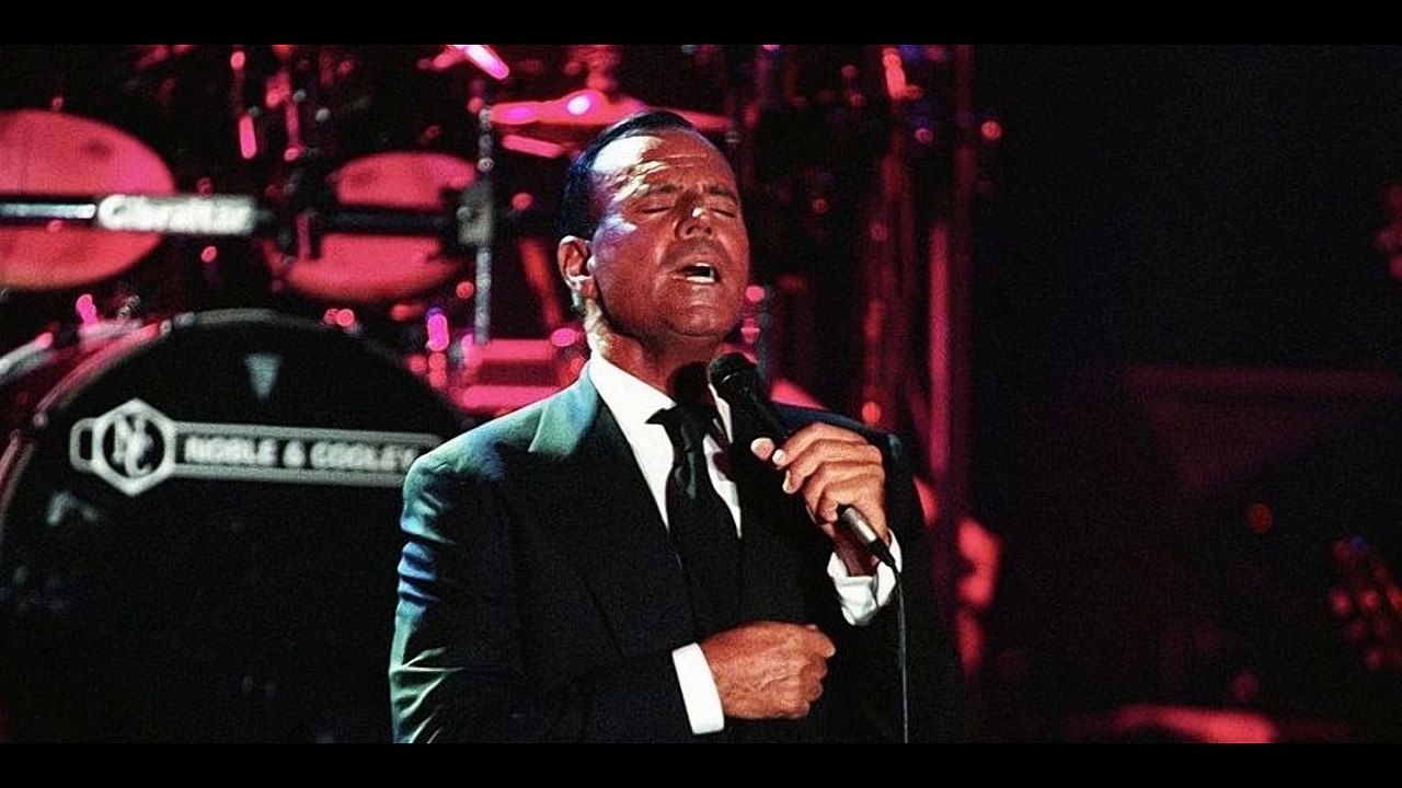 Julio Iglesias Cantando en Ruso [Live Duet in Moscow 1999]