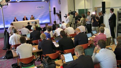 CSU-Chef Seehofer heizt Personalspekulationen an