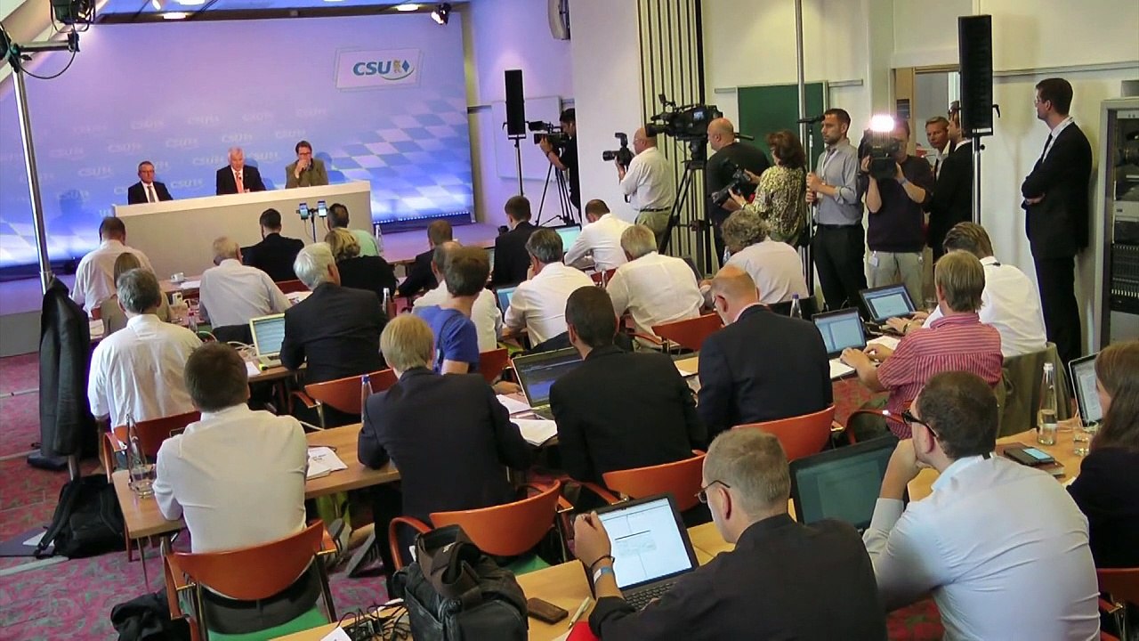 CSU-Chef Seehofer heizt Personalspekulationen an