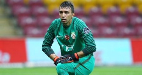 Muslera İstemedi, Hoek Soyunma Odasına Gitti