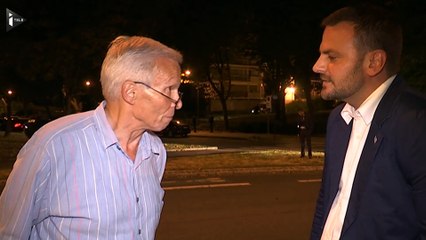 Un homme raciste s'incruste dans une interview et sort les plus grosses débilités qui soit en direct sur ITélé!