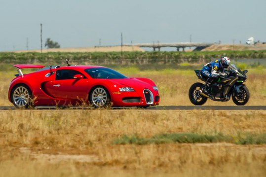 Kawasaki H2R vs Bugatti Veyron Supercar - 1_2 Mile Airstrip Race 2