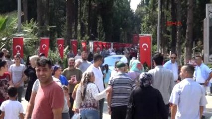 Adana Vali Demirtaş ve İl Protokolünden Şehitlik Ziyareti