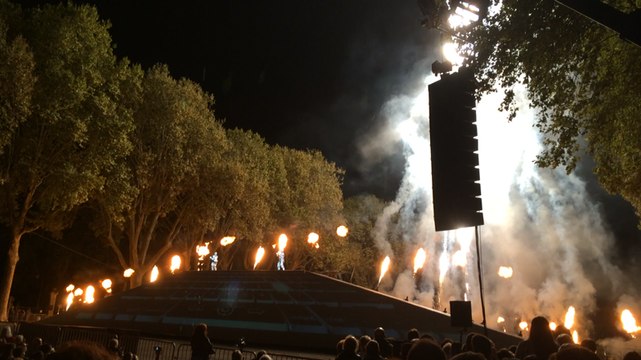 Accroche-cœurs. Le Groupe F met le feu à la place de La Rochefoucauld