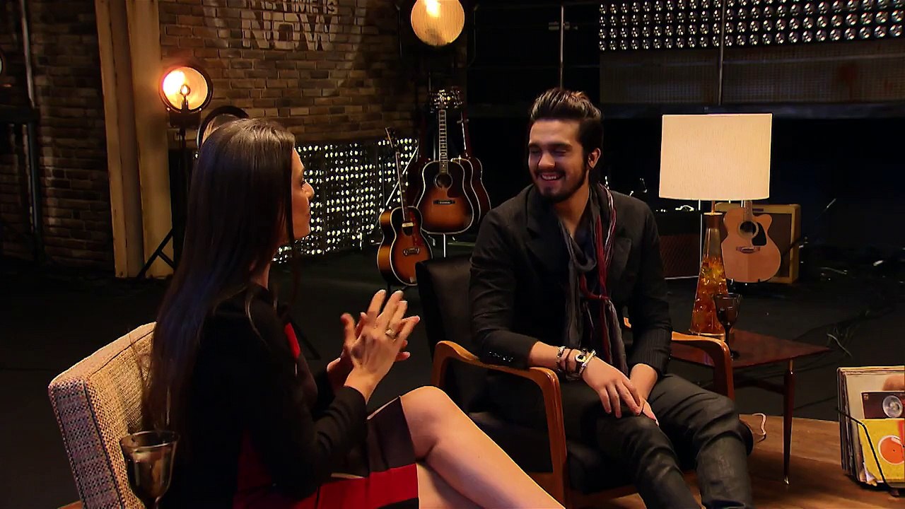 Entrevista com Luan Santana nos bastidores de "1977"