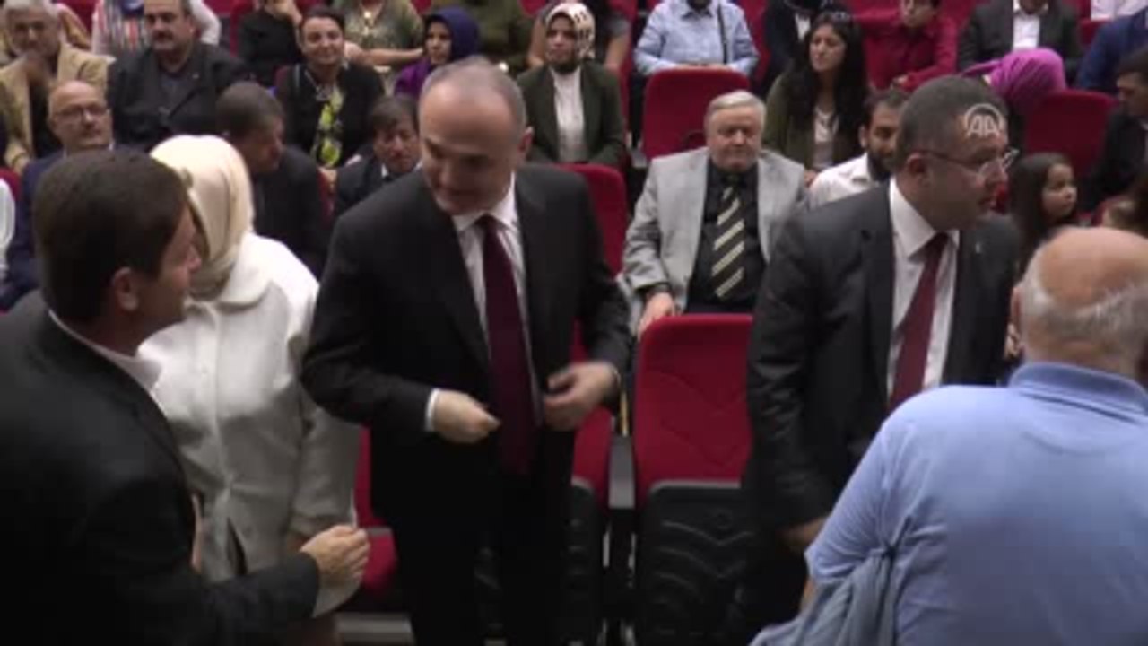 Bilim Sanayi ve Teknoloji Bakanı Özlü