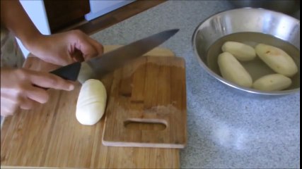 Bí kíp cắt khoai tây lốc xoáy siêu nhanh bằng tay