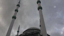 Gençlik ve Spor Bakanı Kılıç Mimar Sinan Cami'nde Bayram Namazını Kıldı