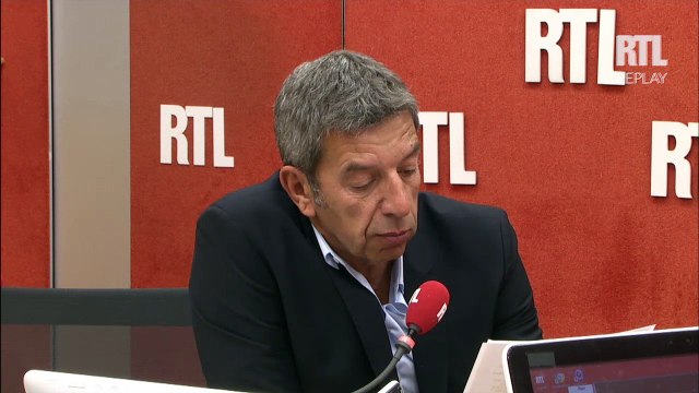 Contre les aphtes, évitez certains aliments comme la banane, l'ananas, le gruyère ou encore le chocolat , conseille Michel Cymes