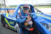 Maverick Viñales se lo pasa en grande al volante de un Radical SR3