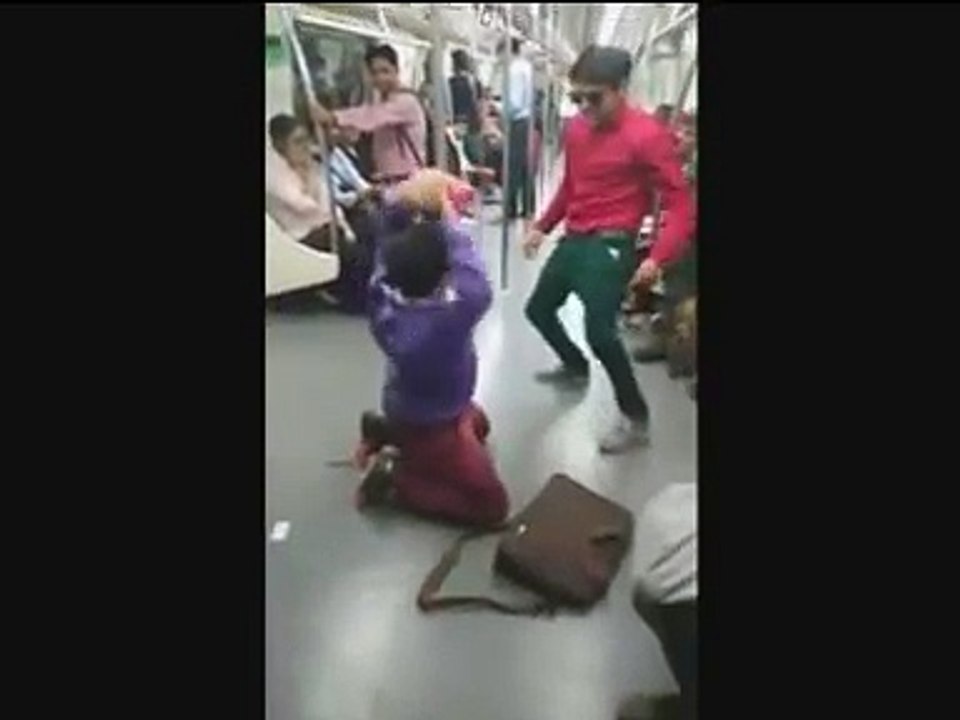 dance in metro, viral video