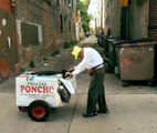 89 Yaşındaki Dondurma Satıcısının Halini Görünce Kayıtsız Kalmadı