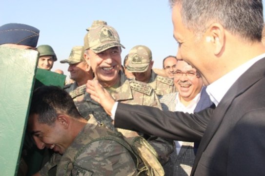 Genelkurmay Başkanı Hulusi Akar'dan, Askerlere 'Evlenin' Talimatı