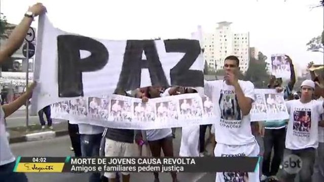 Moradores fecham ruas em protesto contra morte de dois jovens em São Paulo