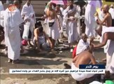 الحجاج في منى يرمون الجمرات وينحرون الأضاحي