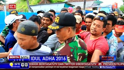 Pembagian Daging Kurban di Cirebon Ricuh