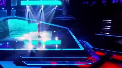طفلة صغيرة لكن صوتها رائع جداً سبحان الله .. تجعل الحكام يتقاتلون في ذا فويس 2016