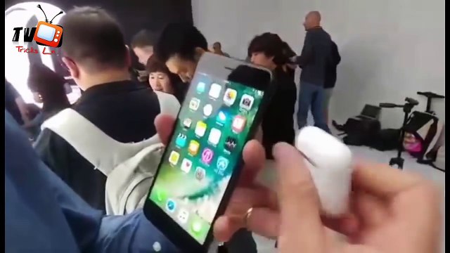 iPhone 7 Plus Hands On Review #Dual Camera #Wireless Headphones