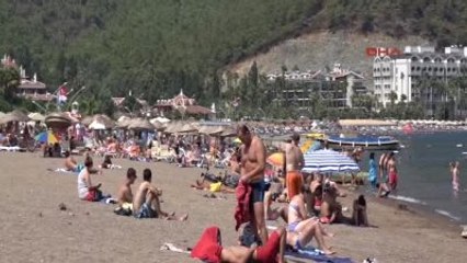 Muğla Marmaris'te Bayram 1'inci Günü Tatilciler Plajları Doldurdu