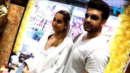 Cutesy conversation between Anusha & Karan will make your day