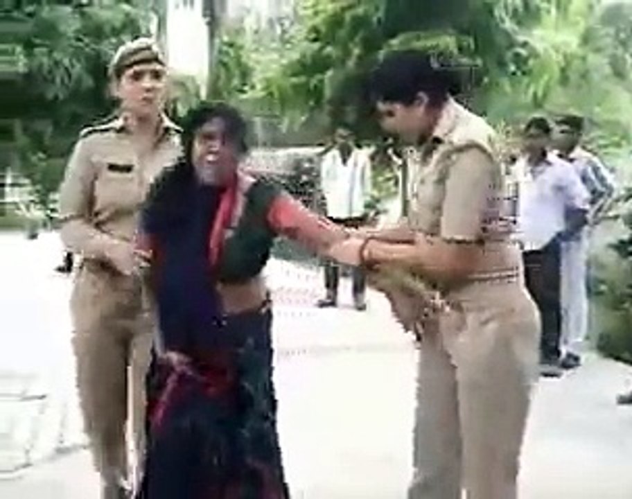 Ladies Police VS Women - Battle on the Road