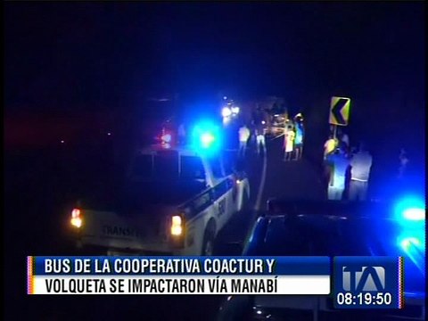 Bus de pasajeros y volqueta chocaron en vía Manabí - Guayas