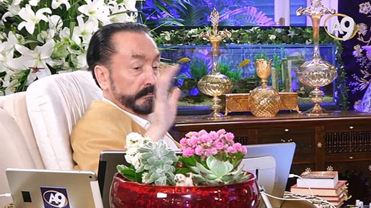 Adnan Oktar hat in der Nacht des Putschversuchs die Jugend aller Parteien dazu aufgerufen, auf den Straßen Wache zu halten.