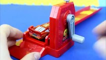 Disney Pixar Cars Crank Launcher with Stunt Racers Lightning McQueen