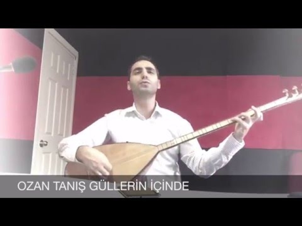 Ozan Tanış Güllerin içinde
