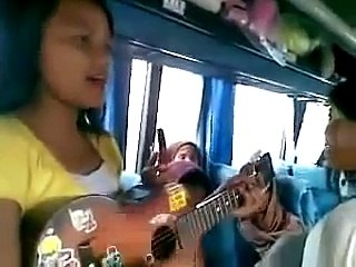 KEREN!! Cewek Pengamen Cilik Suara Emas Kaya Penyanyi Professional