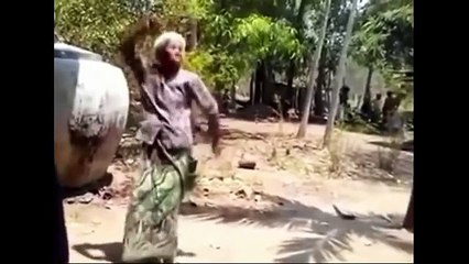 Bikin Ngakak , Lucu banget nenek nenek goyang diiringi Drum kaleng kakek kakek