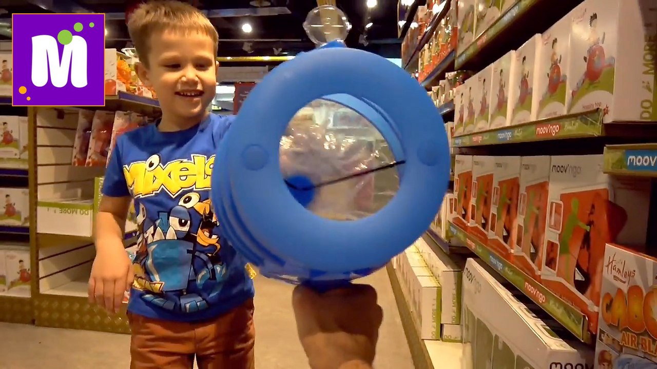 СУПЕР Огромный магазин игрушек в Мире Hamleys 6 этажей миллионы игрушек и целый этаж конфет новое видео Макса и Кати