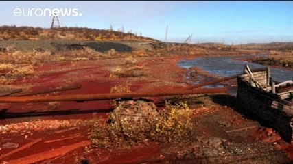 Descargar video: Sibirien: Unfall in Nickelfabrik kontaminiert sibirischen Fluss mit blutrotem Schlamm