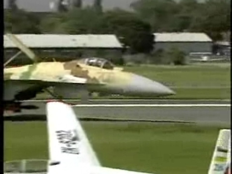 Sukhoi Su-35 Super Flanker Jet Fighter Show (Great Show Grea