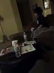 Stoppé en pleine action avec une fille... Par sa mère LOL