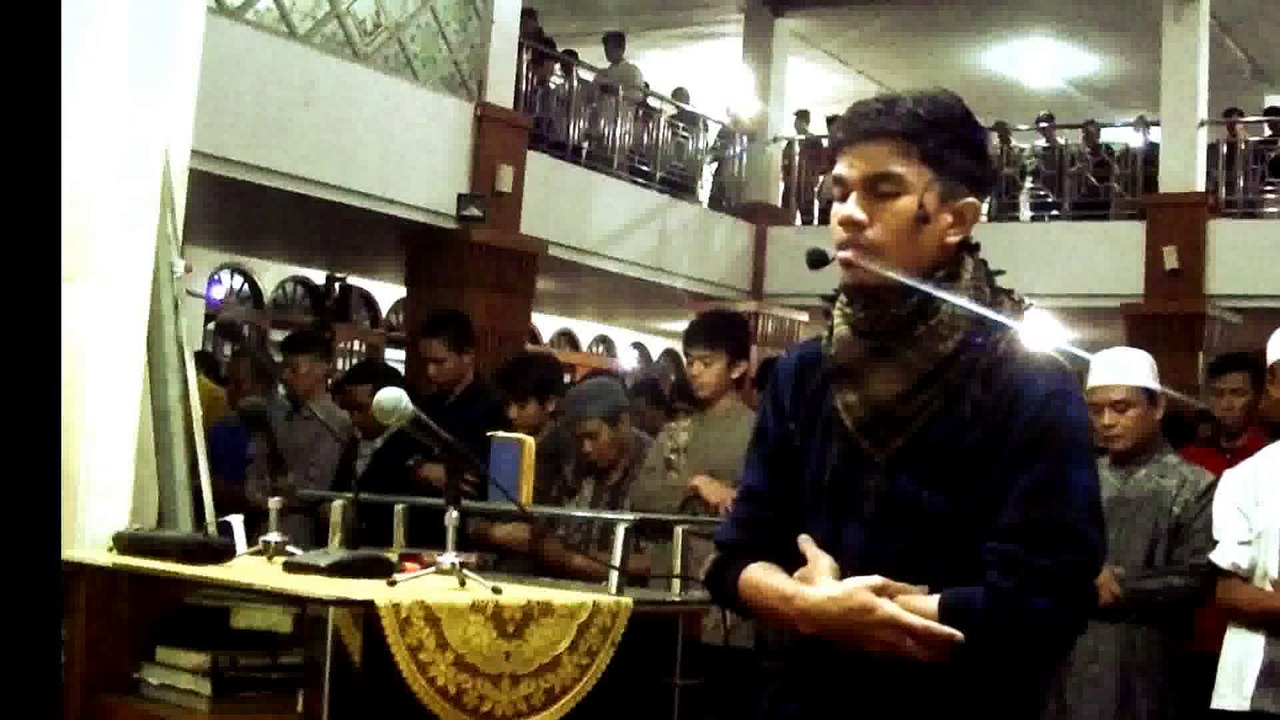 Muda  Bukan Berarti Tak Bisa Jadi Imam (Muzzamil Hasballah)