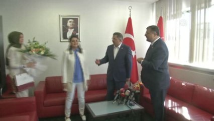 Tải video: Siyasi Partilerin Bayramlaşması / Chp-Ak Parti (1) - Ankara