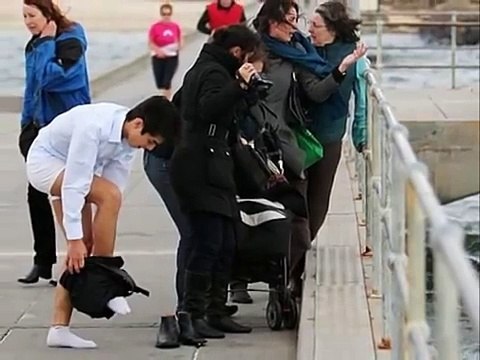 Un cane sta per annegare. Ecco il magnifico gesto di questo ragazzo