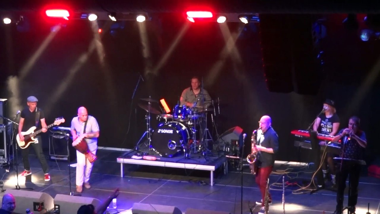 THE NAVARONES - PIGBAG (live at the Tramshed, Cardiff 10/9/2016)