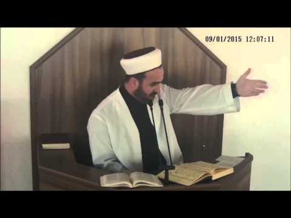 BİR TIK   HOOP HOCA DİZİNİN DİBİNDE...