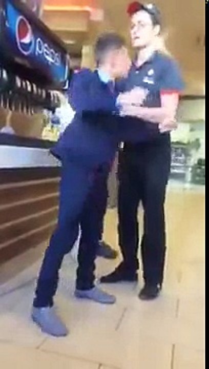 Voici comment les employés russes de Burger King s'occupent des clients sales