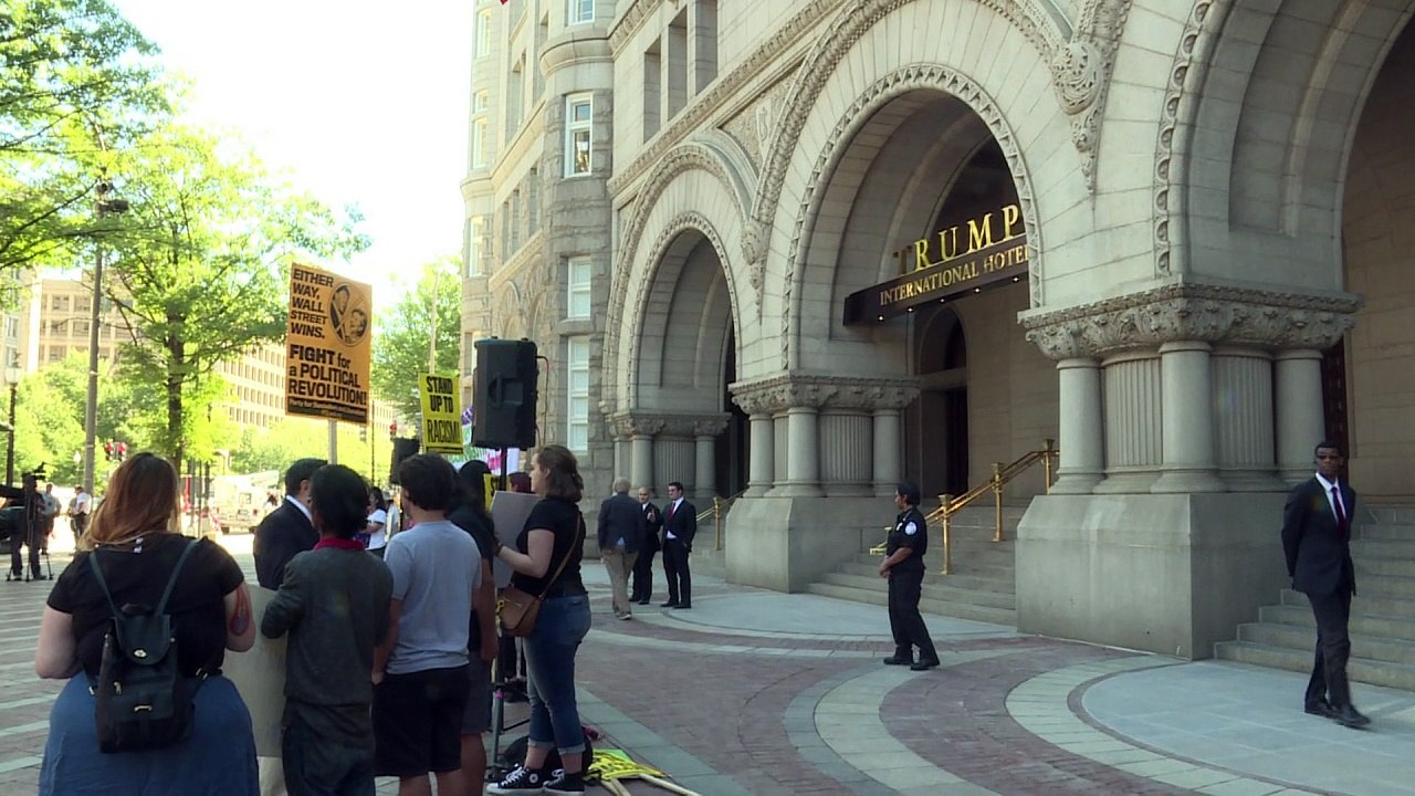 Proteste gegen Trumps Luxus-Hotel in Washington