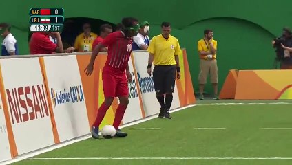 Un joueur iranien marque un superbe but en football cécifoot aux Jeux Paralympiques