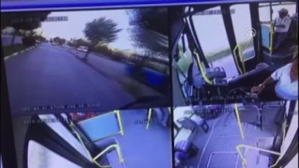 Halk Otobüsünün Kaza Anı Güvenlik Kamerasında