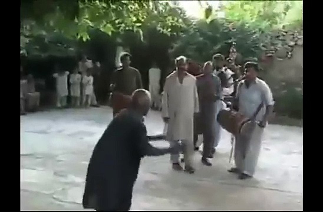 Pashto dance warka dang very funny pathan dance