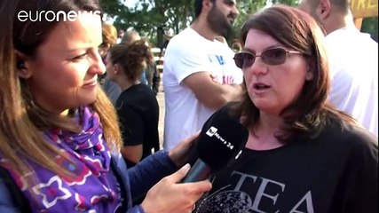 Children of quake-hit Italian town go back to school - in prefabs